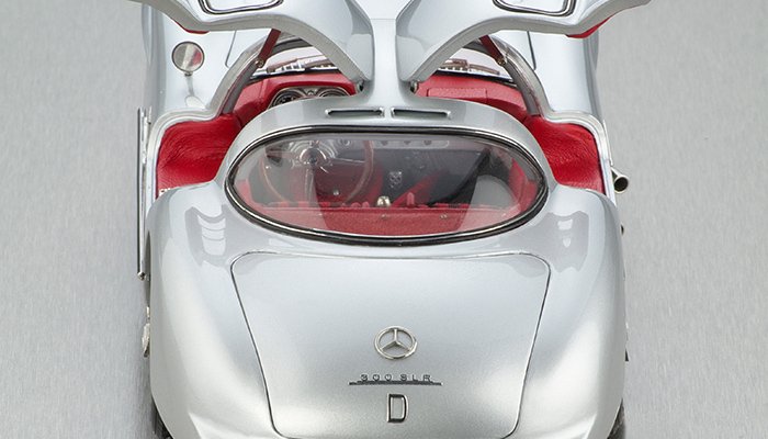 Автомодель СMC Mercedes-Benz 300 SLR Uhlenhaut Coupe 1955 Silver 1
